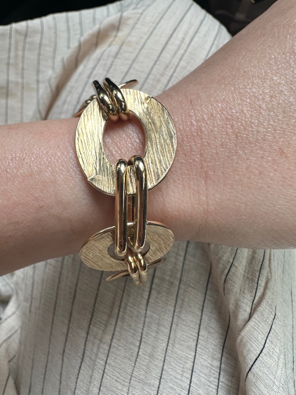 Womans 14kt Italy bracelet 13.4gr